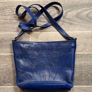 Leaders in Leather Elegant Blue Embossed Leather Shoulder Bag